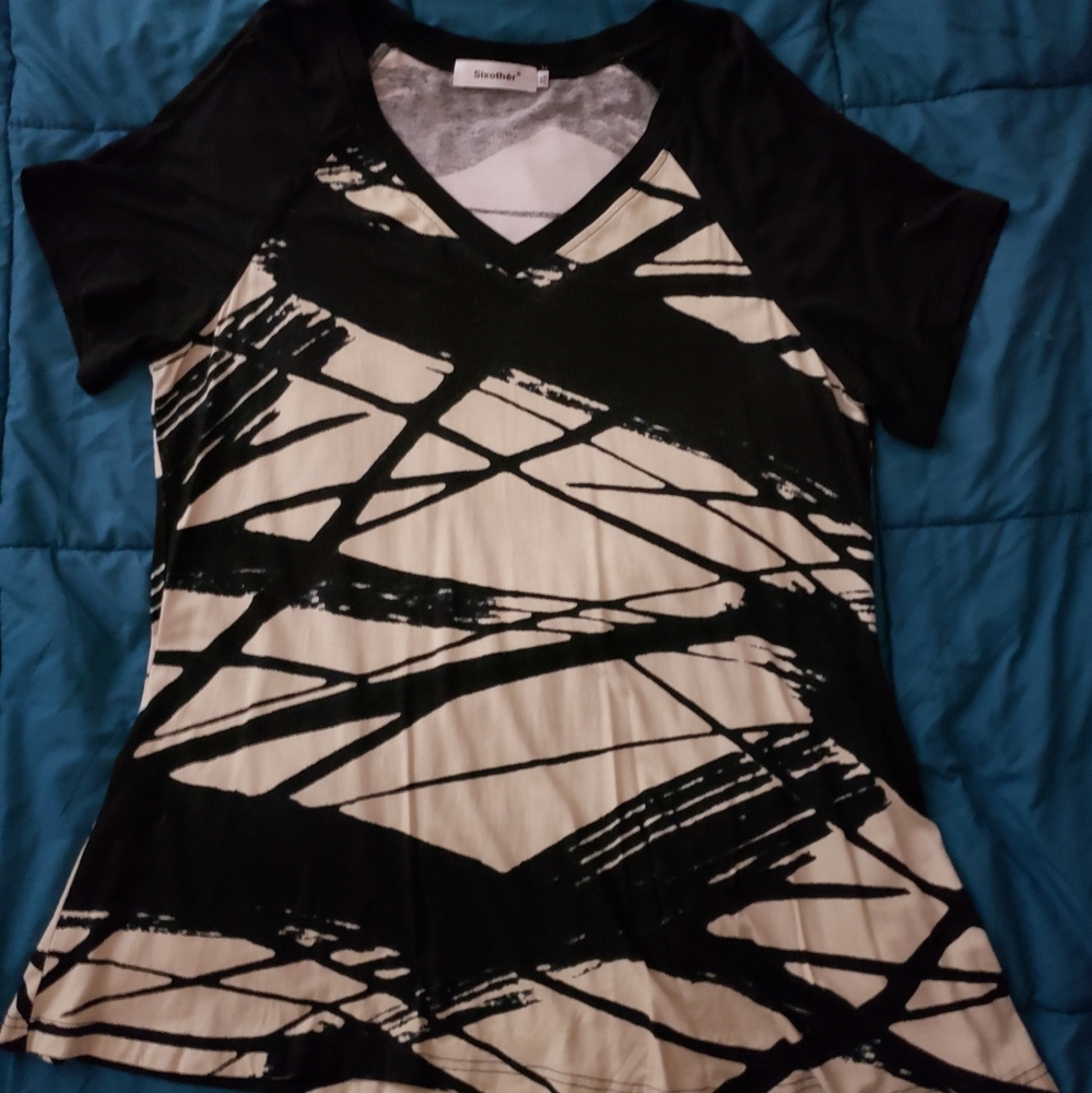 Short-sleeved top